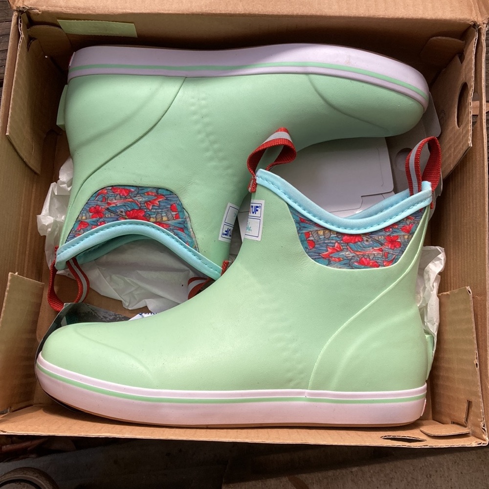 Xtratuf women’s waterproof boot